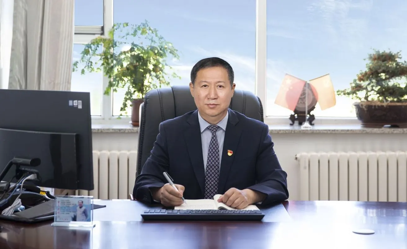 李雁冰