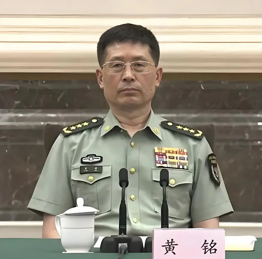 黄铭