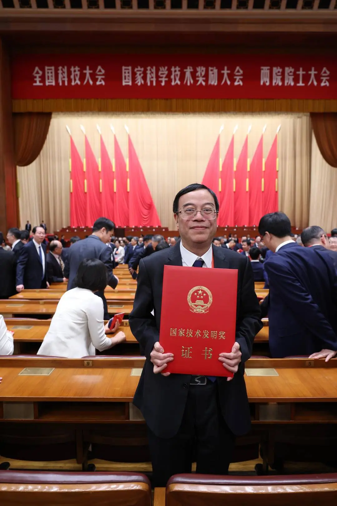 杨国来头像