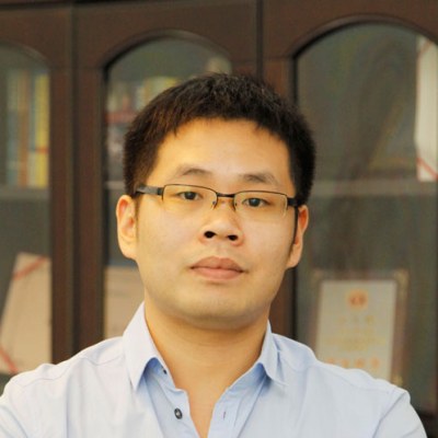 李华伟