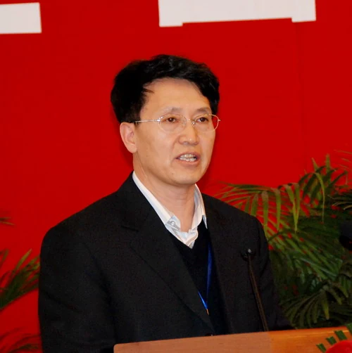 张德新